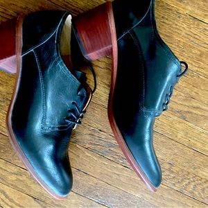 Sofft patience black leather oxfords